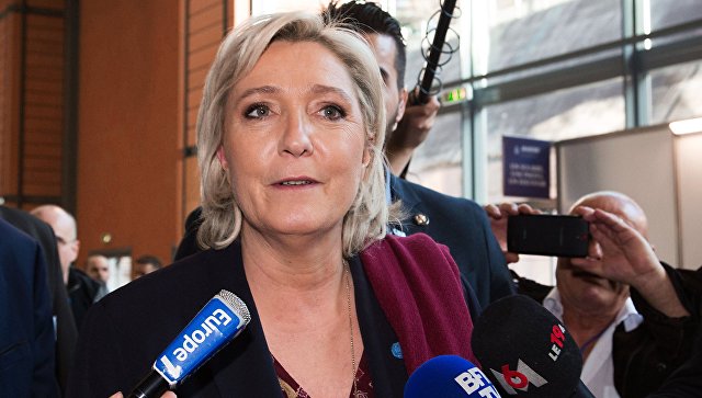 Ле Пен хочет отнять террористов французского гражданства