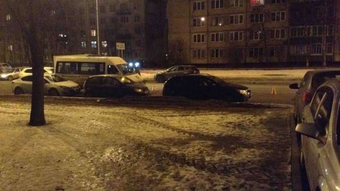 В Петербурге микроавтобус насмерть сбил пожилую женщину‍