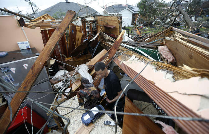 Губернатор Луизианы ввёл режим ЧП из-за торнадо, которые обрушились на штат