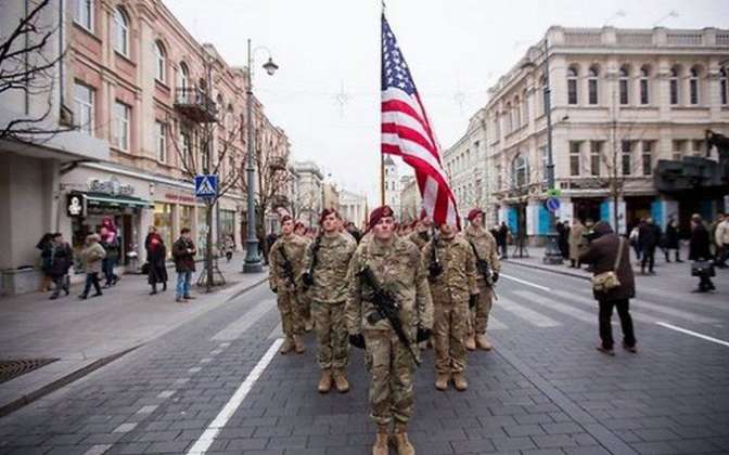 В Таллине прошел парад с участием не менее тысячи военных