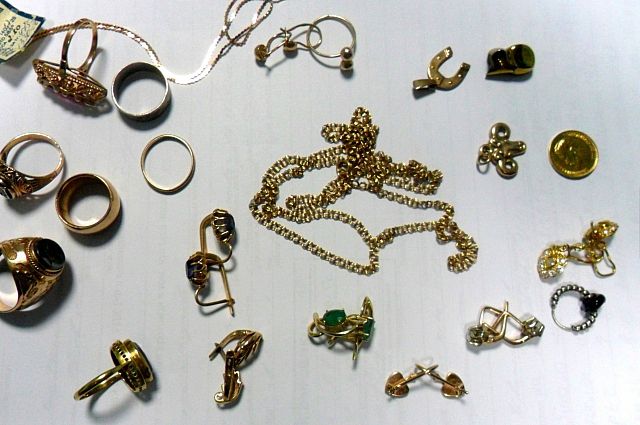 Салон золотых украшений ограбили в Колпино