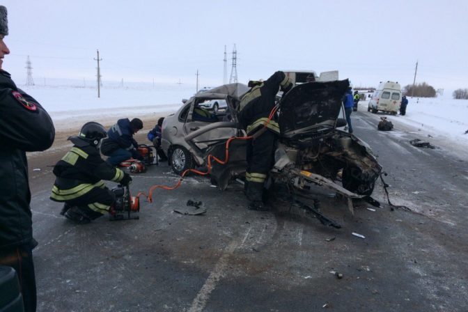 Три человека погибли в лобовом ДТП на трассе Оренбург-Казань