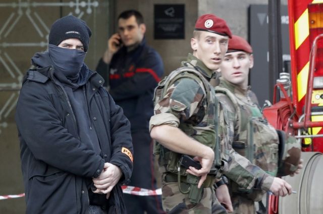 Генпрокуратура Парижа квалифицировала нападение у Лувра как теракт