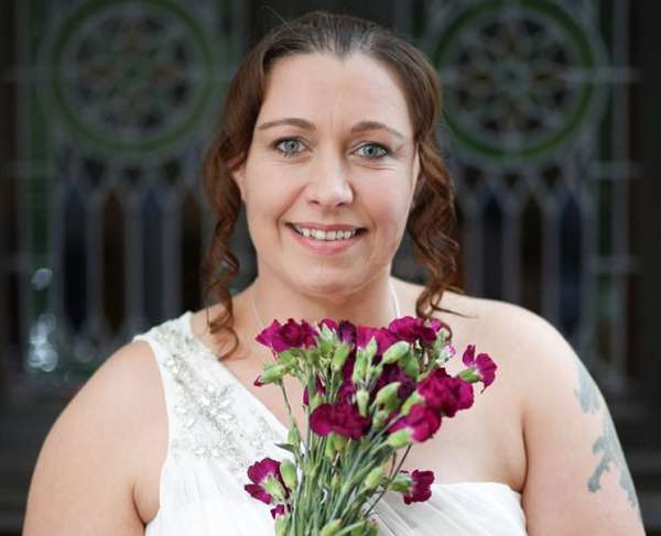 Разочаровавшаяся в мужчинах 39-летняя британка выйдет замуж за саму себя‍