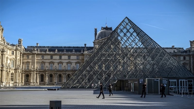Нападение в Лувре: саперы не нашли в рюкзаке правонарушителя взрывчатку
