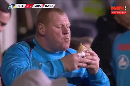 Экс-вратарь «Саттона» поведал, почему съел пирог в процессе матча с «Арсеналом»