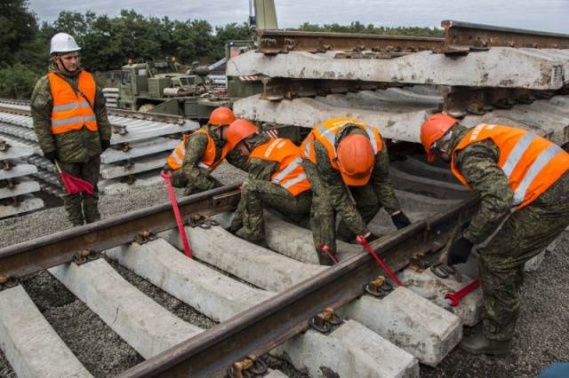 Железнодорожные войска возобновили строительство железной дороги в обход государства Украины