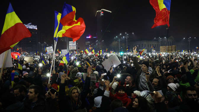 Митингующие в Румынии требуют отставки руководства