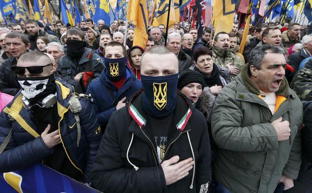 В Киеве проходит марш националистов в честь годовщины Майдана — Все только начинается