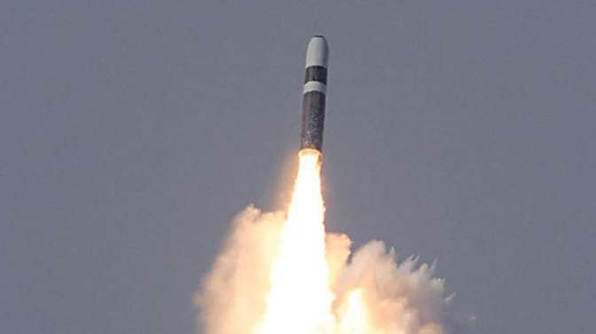 США провели испытательные пуски 2-х баллистических ракет с атомной подлодки