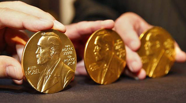 В число претендентов на Нобелевскую премию мира 2017 года попали 215 человек