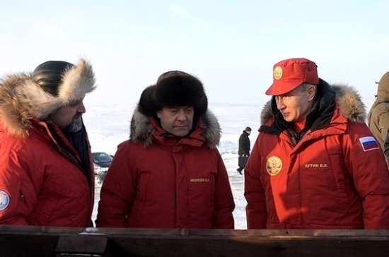 Путин высек из ледника несколько осколков для научных исследований