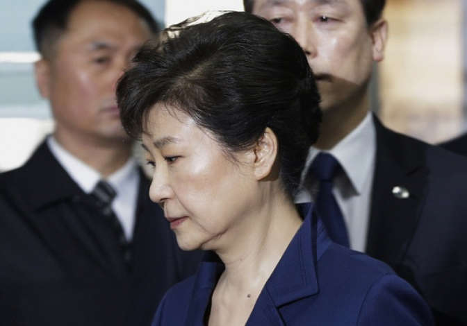 Суд в Сеуле решает вопрос об аресте экс-президента Пак Кын Хе