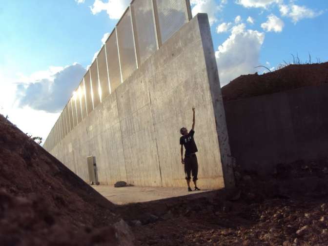 В США объявлен конкурс проектов стены на границе с Мексикой