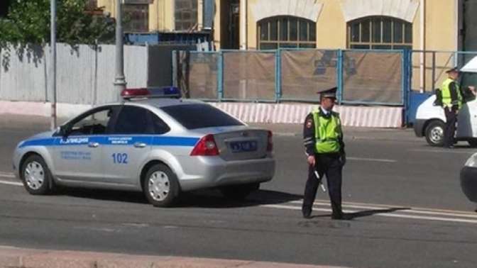 В столице России работник ДПС на служебном автомобиле сбил девушку