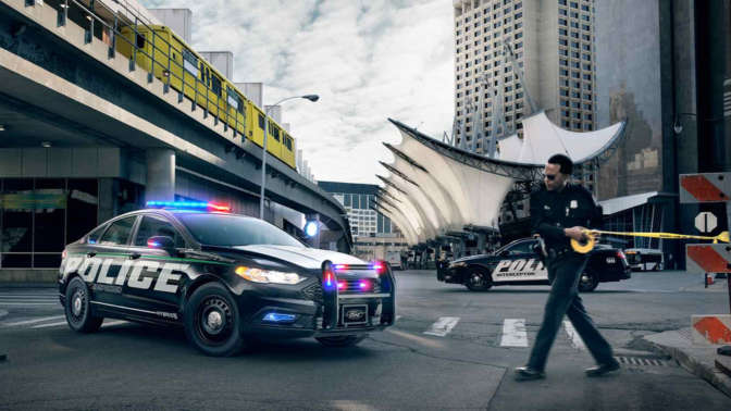 Форд начинает выпуск экономичных гибридных полицейских авто