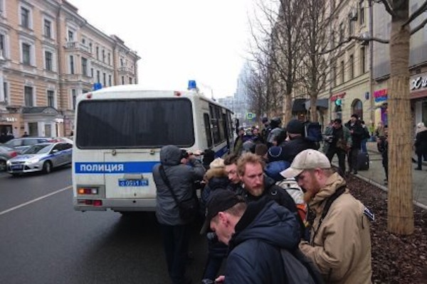 Десятки людей задержаны на Триумфальной площади в российской столице