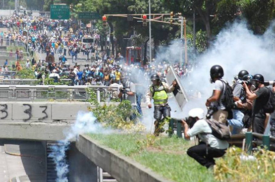 В Венесуэле жестоко разогнана акция оппозиции