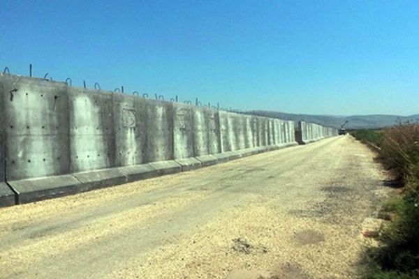 Власти Турции построили не менее 550 км бетонной стены вдоль границы с Сирией
