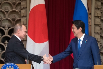 Премьер Японии обсудит проблему КНДР на встрече с Путиным