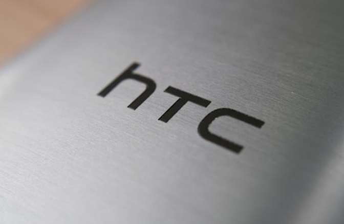 Стеклянный HTC U показали на снимках живьем