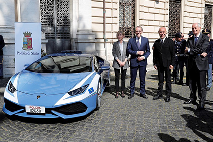 В Болонье полицейские пересели на Lamborghini Huracan