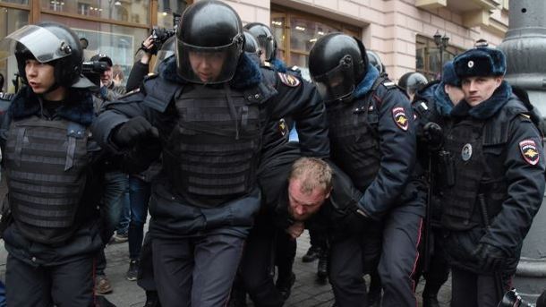 В Петербурге задержали несколько десятков участников прогулки «Новой оппозиции»