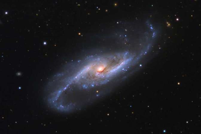 «Хаббл» несомненно поможет разобраться в причинах «самоубийств» галактик