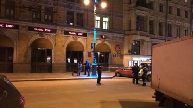В центре Санкт-Петербурга милиция проверяет автобус на наличие бомбы
