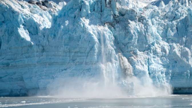 Учеными в Арктике найдено критическое последствие зеленой раскраски льдов
