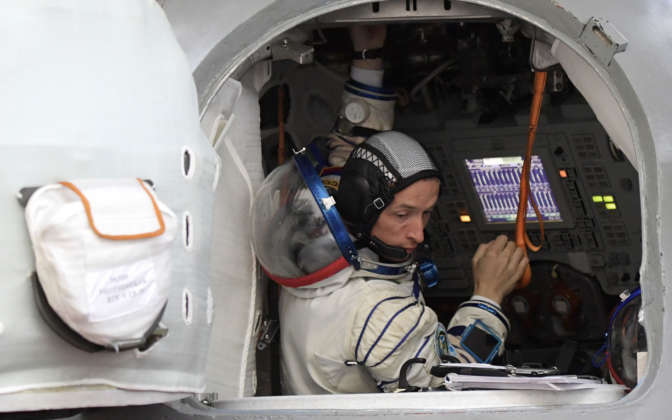 Еще три человека покидают отряд космонавтов