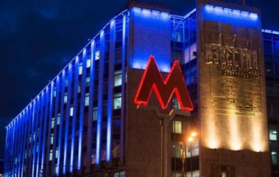 Аутистов поддержали в столице РФ синей подсветкой на зданиях