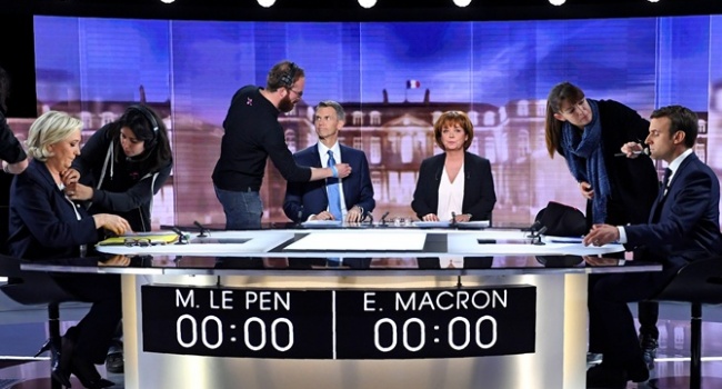 Дебаты Макрона и Ле Пен поглядели около 16,5 млн. телезрителей
