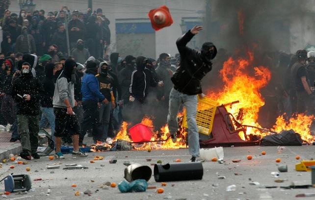 В Греции продолжаются столкновения анархистов с полицией