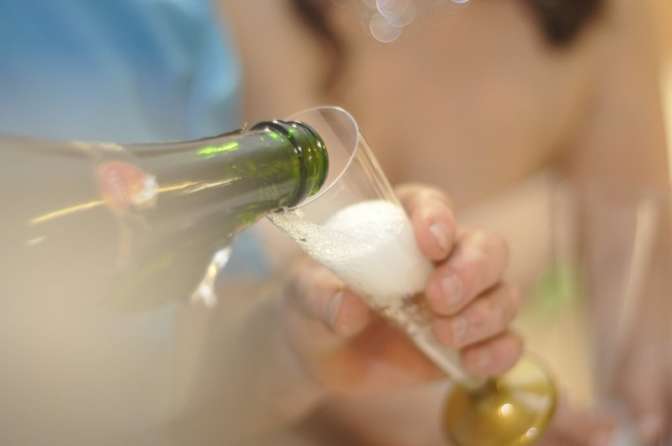 Ученые считают, что два фужера шампанского в неделю могут улучшить память