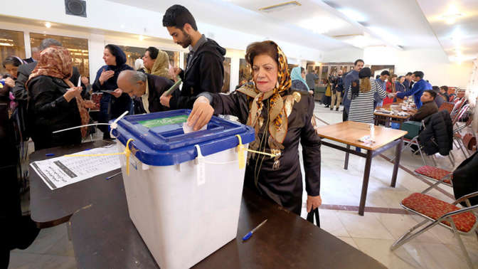 Иранские власти продлили работу избирательных участков: явка будет высокой