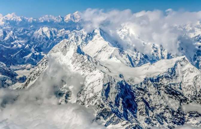 На Эвересте скончались три альпиниста, один пропал без вести