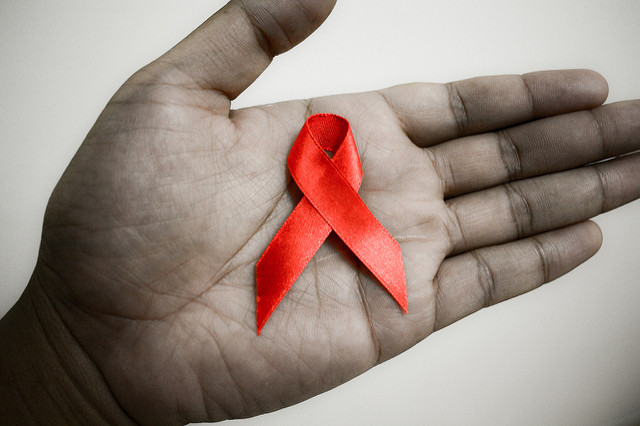 Число ВИЧ-инфицированных граждан России за год возросло не менее чем на 5%