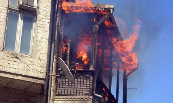 В пожаре в десятиэтажке в Волгограде эвакуировали 15 человек