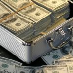 В Турции 12 человек пытались реализовать гробницу со скелетом