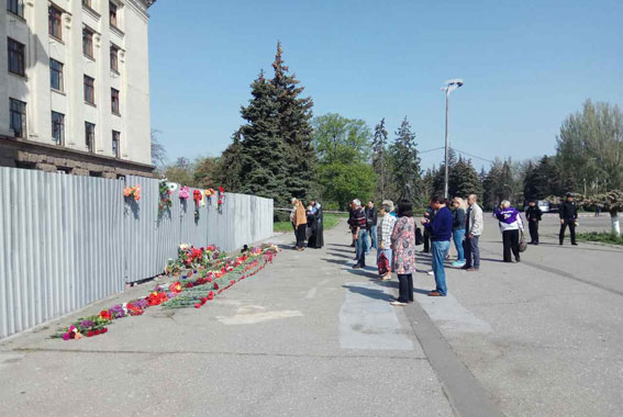 В Одессе милиция отобрала у женщины георгиевскую ленточку