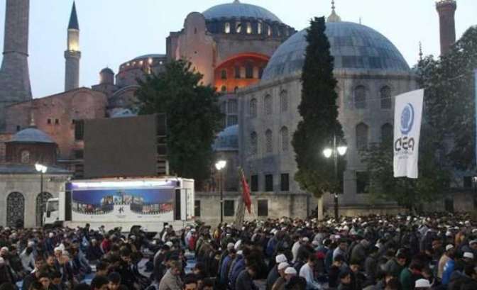 Мусульмане Стамбула требуют сделать мечетью храм Святой Софии