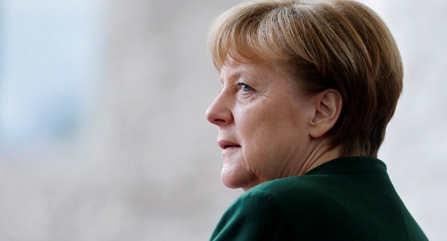 Макрон встретится с Меркель в Берлине 15 мая