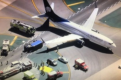 В аэропорту Лос-Анджелеса Boeing столкнулся с фургоном