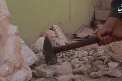 В Сирии боевики ИГИЛ уничтожили древнейшие статуи