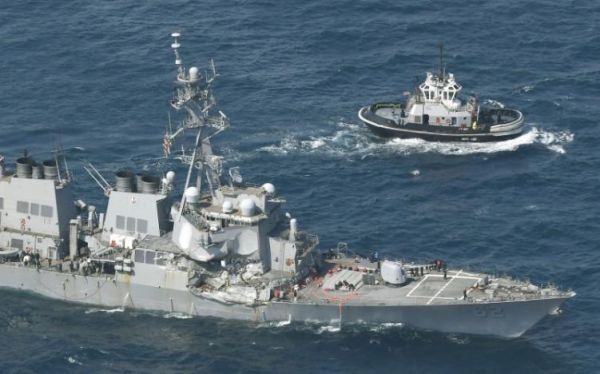 Американский эсминец столкнулся с торговым судном у берегов Японии