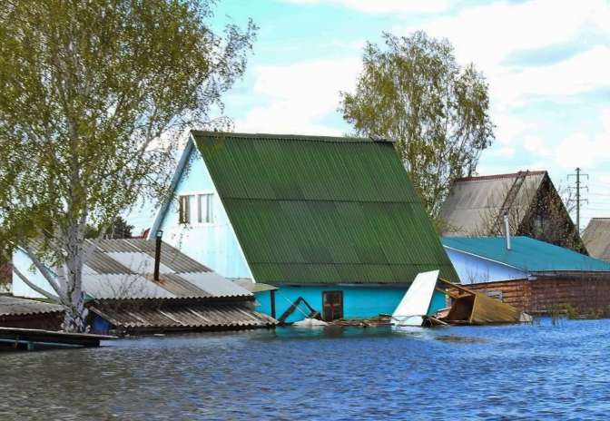 Тюменские cотрудники экстренных служб доставили пожарную машину в отрезанное от цивилизации село