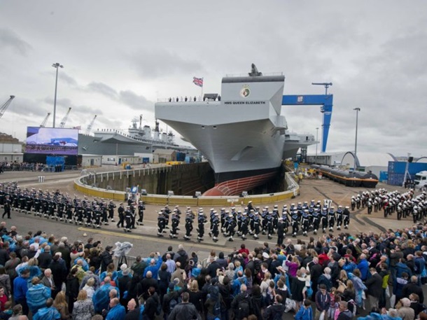 Крупнейший корабль ВМС Англии в первый раз отправится в плавание