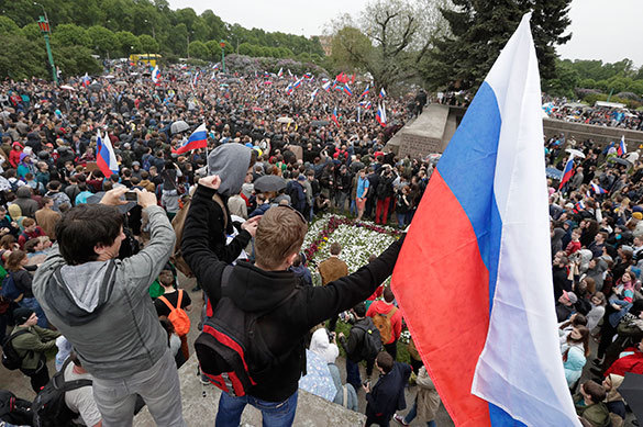 Песков: Протестные акции не представляют опасности для Кремля