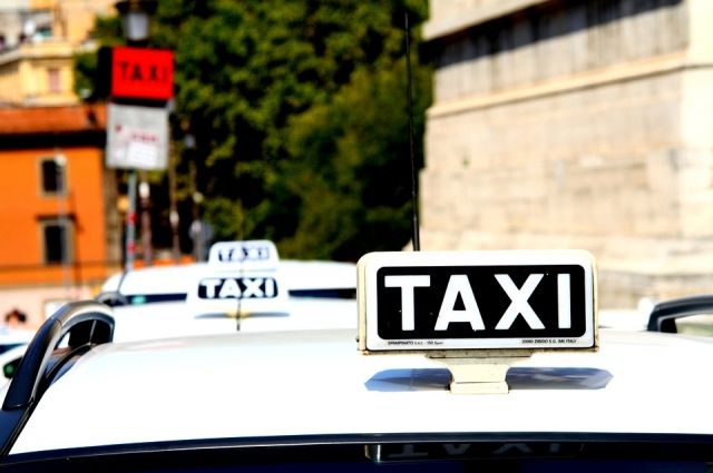 Московский таксист вернул 50 000 руб. чилийскому корреспонденту с извинениями
